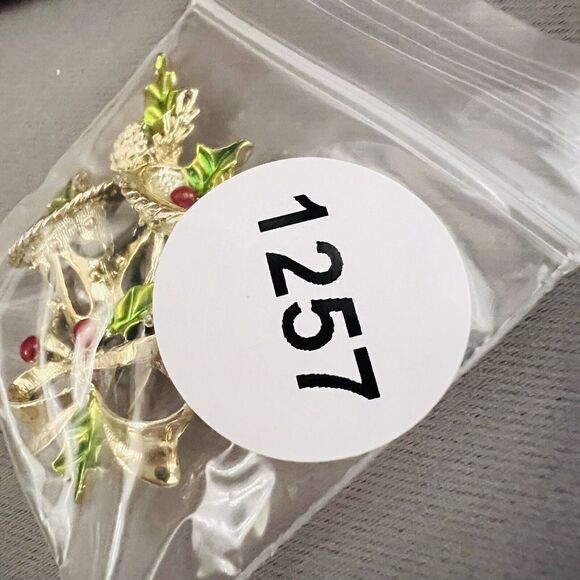 Vintage Gerry’s Holly Berry Bells Bow Pin Brooch Red Green Enamel Gold Tone 1257 - Picture 9 of 9